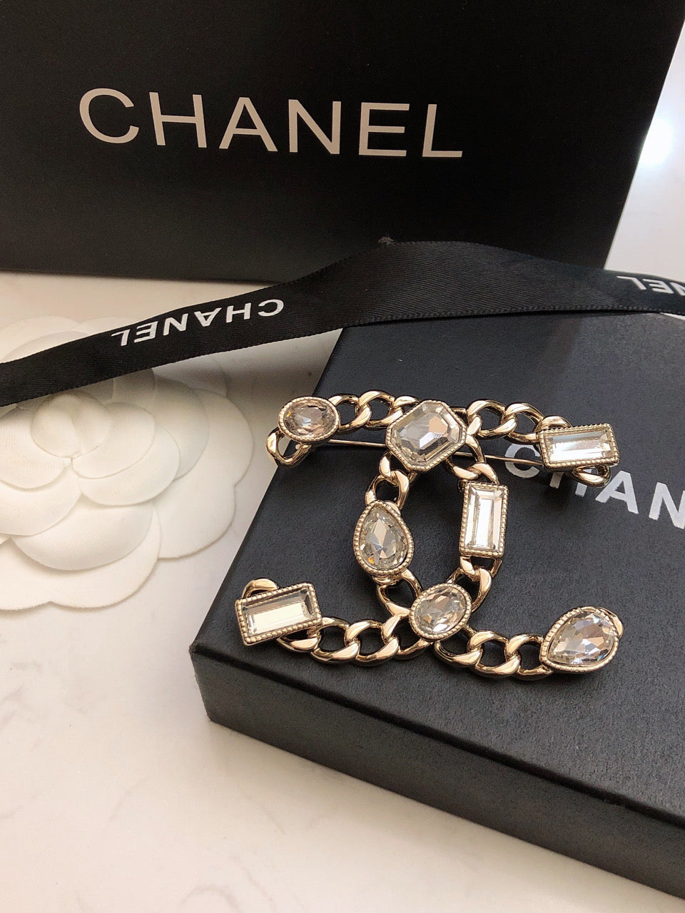 18K CC Crystals Strass Brooch